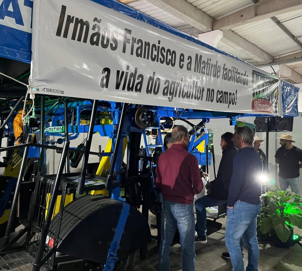 Apresentada na AgroPonte, máquina criada por fumicultor de SC revoluciona a colheita do fumo 2 Thiago Hockmuller AgroPonte Traquejo Comunicacao 6