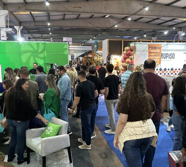 Quase 50 mil visitantes: Feira CasaPronta encerra com alto volume de vendas e prospecções 3 Feira CasaPronta Traquejo Comunicacao 6